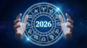 Mani che tengono un cerchio zodiacale luminoso con i segni astrologici e l'anno 2026 al centro